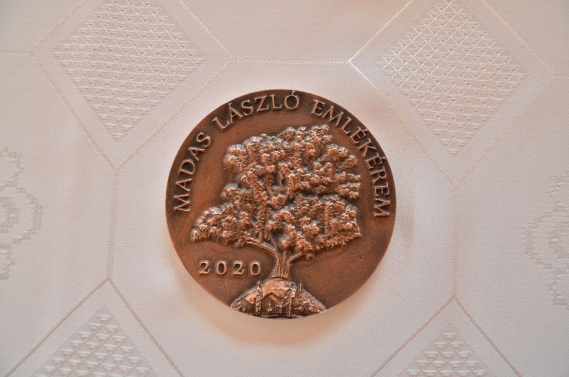 Adorján Rita erdőpedagógus a Madas László Emlékérem első kitüntetettje