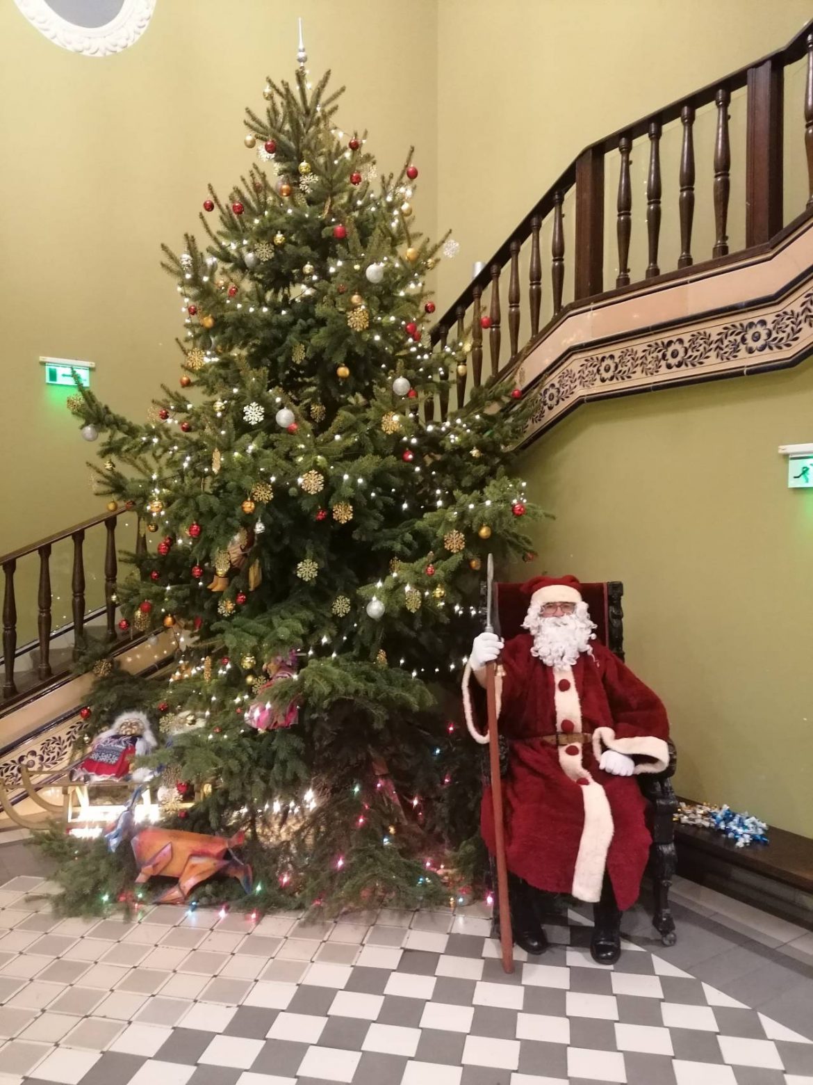 Karácsonyi fenyő a közösségért