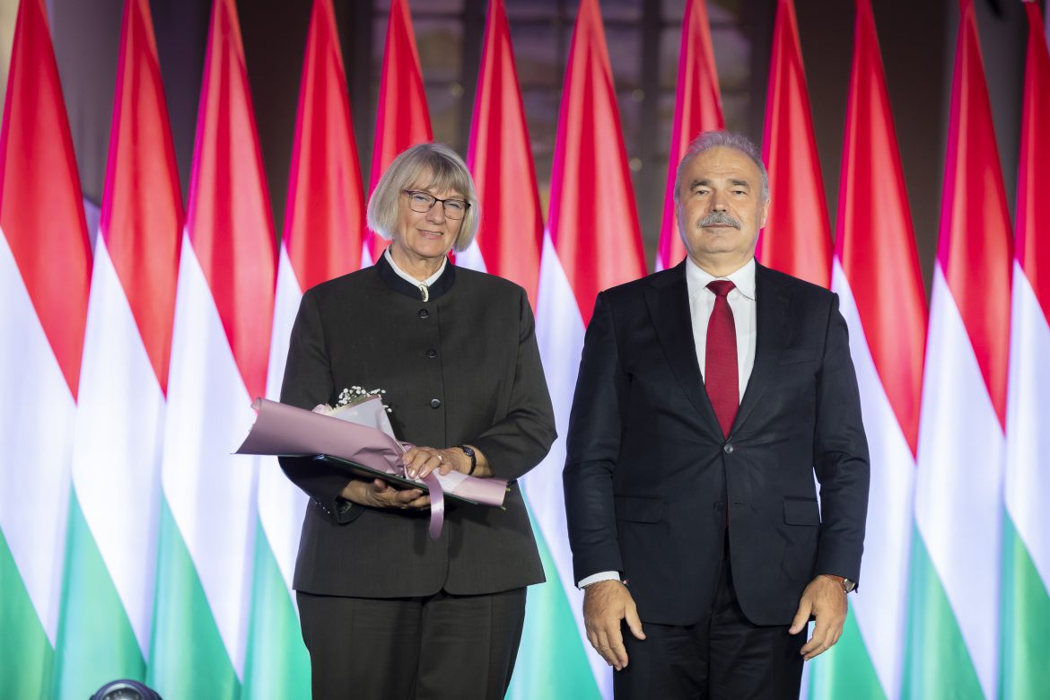 20251022_FEK_Nagy_bp-6 A Mecsekerdő Zrt. két korábbi munkatársa Életfa Emlékplakettet vehetett át