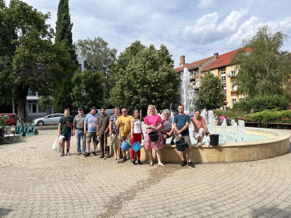 Közösségi faöntözés a Köztársaság téren